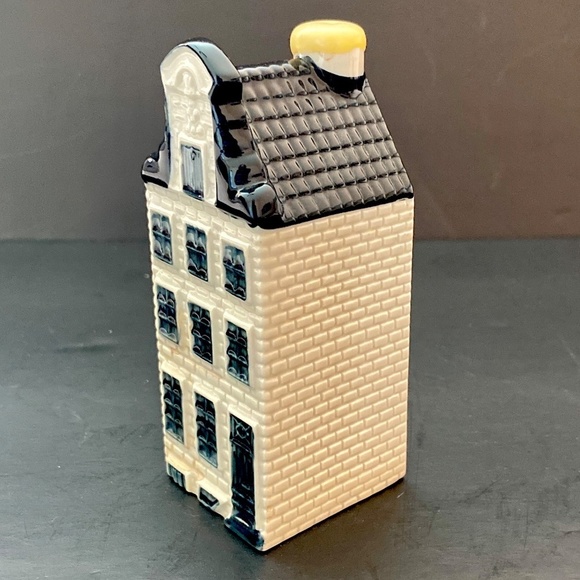 KLM Delft Blue and White House, #59 2013 SEALED WITH  LIQUOR - Picture 3 of 6